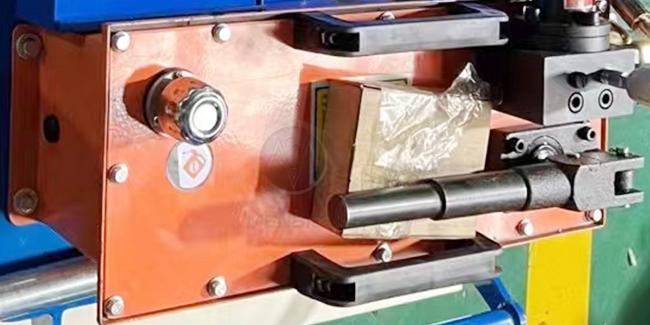 Hose crimping machine die sets and accessories for industrial applications