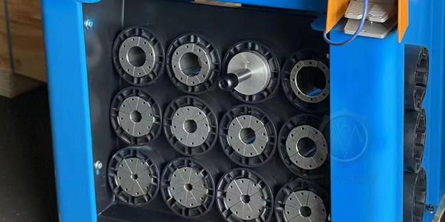 Hose crimping machine operation