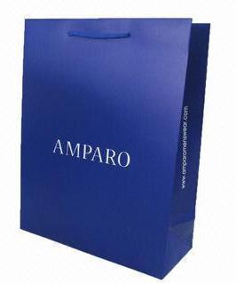 China Luxury Clothing Shopping Bags made with Paper Material for sale