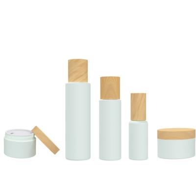 Chine 24/415 cosmétique en plastique blanc de 140ml 55g met le conteneur en bouteille avec des couvercles à vendre