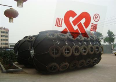 中国 鎖およびタイヤが付いている船のドッキング2.5mの直径の空気のゴム製 フェンダー 販売のため