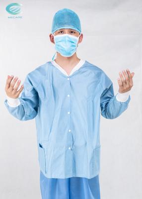Κίνα Το μη υφαμένο μίας χρήσης υπομονετικό ύφασμα νοσοκομείων εσθήτων τρίβει τη νοσοκόμα κοστουμιών ομοιόμορφη προς πώληση
