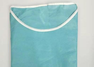 Chine Long gaine la robe chirurgicale de barrière jetable verte de robe chirurgicale respirable à vendre