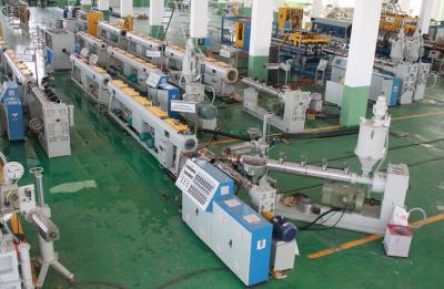 China el Ldpe del extrusor de solo tornillo del polietileno 55Kw instala tubos la fabricación de la cadena de producción de máquina en venta