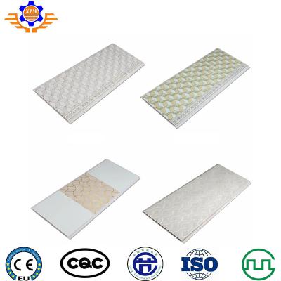 中国 150 - 320Kg/H Wood Plastic Composite PVC WPC Fluted Wall Panel Board Extrusion Machine Line 販売のため