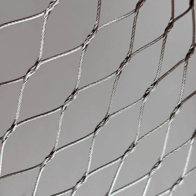 Hand-woven knotted stainless steel cable mesh