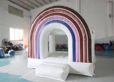 Chine Chambre blanche de rebond d'arrière-cour de pastel de couleur de rebond de château de videur gonflable à la maison extérieur d'arc-en-ciel pour des enfants à vendre
