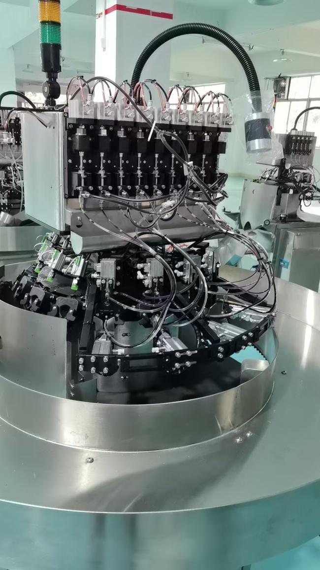 Rotary vaccination machine operational view displaying technical components and vaccination mechanism