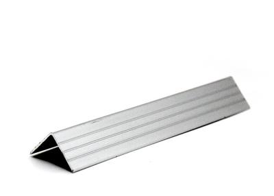 China Escada que cheira acessórios personalizados da telha do revestimento da borda do ângulo perfil de alumínio à venda