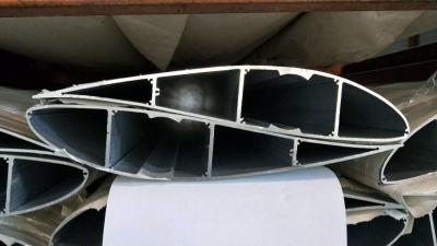 China Cuchilla de aluminio de la protuberancia del OEM de Industial 6061T6 con natural anodizada en venta