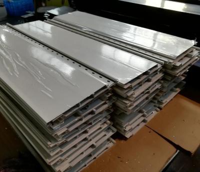 China A extrusão de alumínio anodizada prata de Matt perfila a placa de alumínio para pavimentar à venda