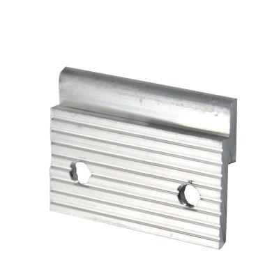 China Clip de aluminio del panel del clip de pared del revestimiento de aluminio Z de los paneles con los agujeros de perforación en venta
