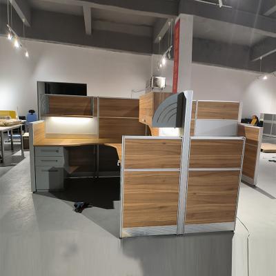 Китай 4 человека освещенные офисные рабочие столы в деревянной алюминиевой раме продается