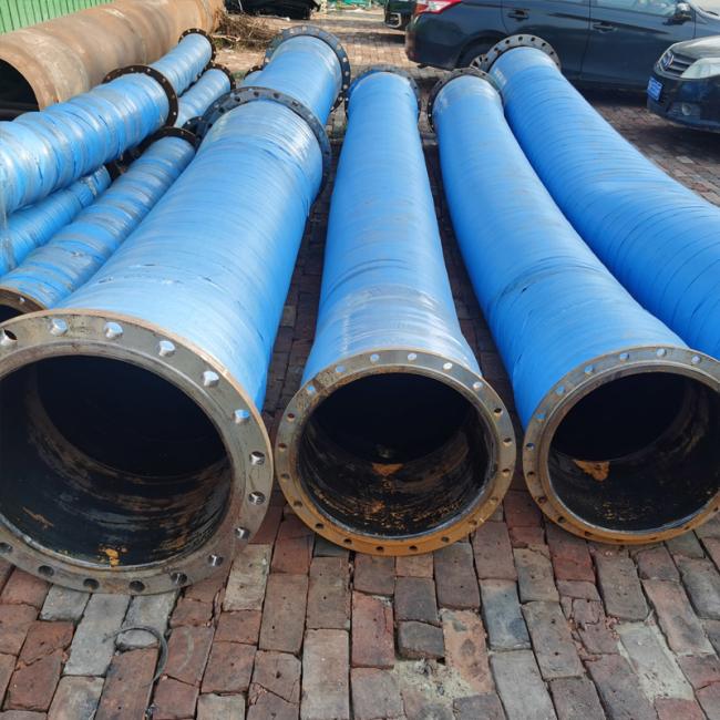 Dredge pipeline system in operation