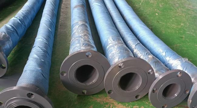 Discharge hose pipe deployment in marine environment