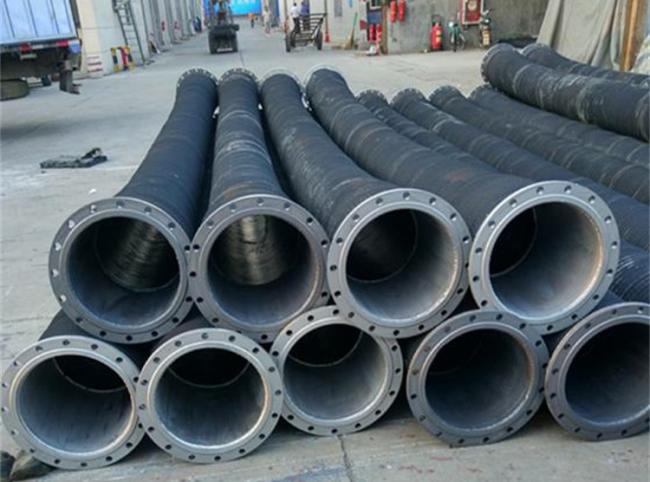 Mining hose demonstrating flexibility and robustness