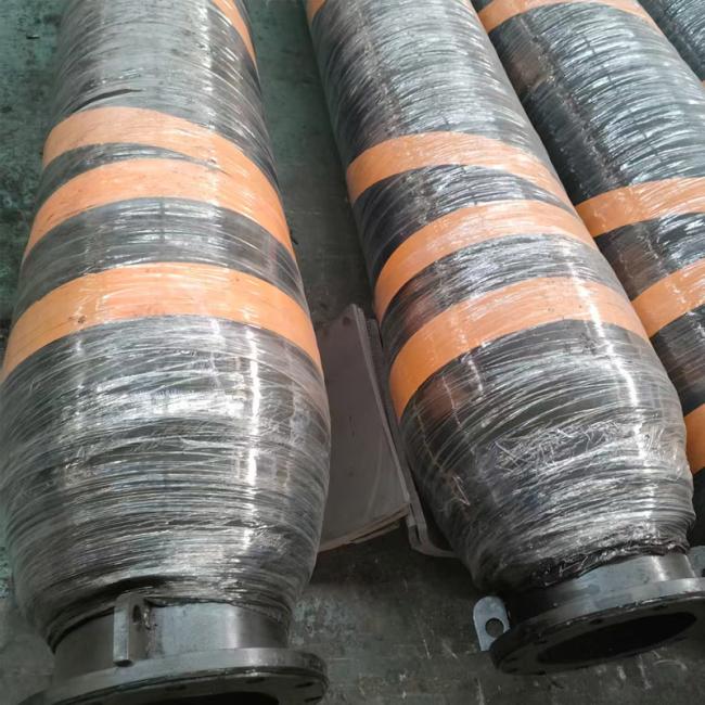 Floating dredge hose in operational environment