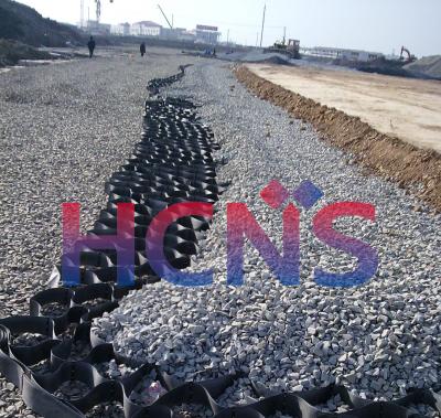 China La grava de alta resistencia Geocell de la calzada molió la pavimentadora de la rejilla para la protección de la cuesta en venta