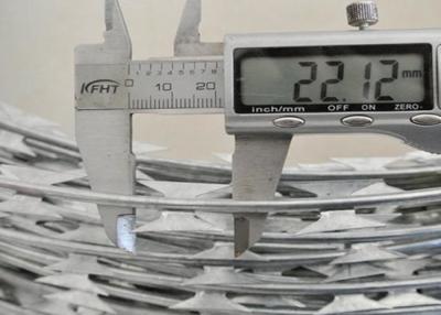 Китай Гальванизированная колючая проволока бритвы концертины ограждая колючую проволоку бритвы 50cm 100cm перекрестную продается