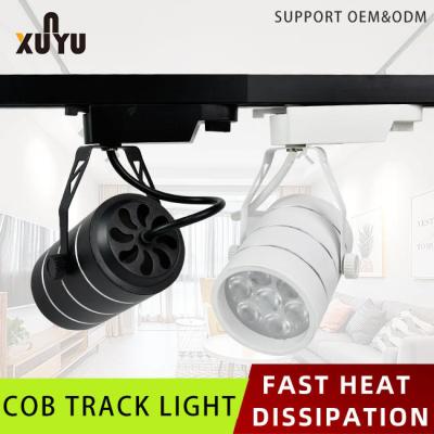 China 4000K 6500K LED Track Light Adjustable Spotlight Fast Heat Dissipation for sale