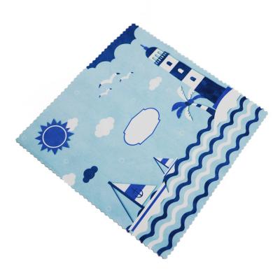 China Lint Free Microfiber Cloth 160-230gsm Stain Resistant For Glass Cleaning for sale