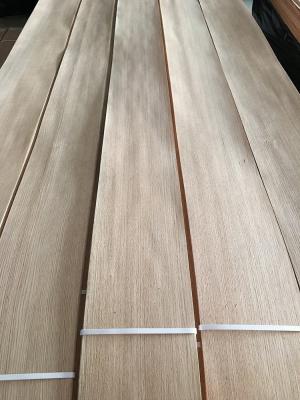 China Las hojas de chapa modernas de madera de roble rojo de 0.5m m cuartean alta durabilidad cortada en venta