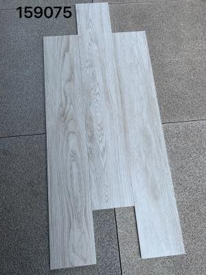 China Chapas de piso cerâmicas de madeira texturizada ISO9001 Antiderrapante 150mm para interiores à venda