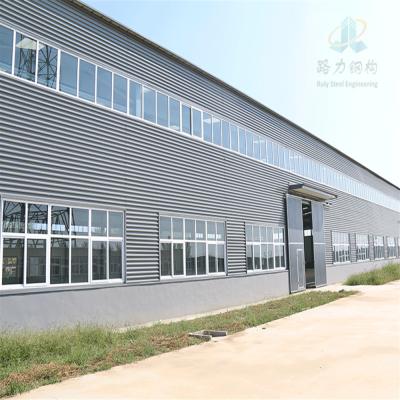 China Großräumige Stahlkonstruktionsgebäude/vorgefertigte Strukturen Lagerhauskonstruktion Stahlschuppen zu verkaufen
