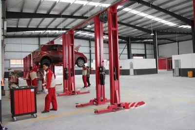 China Q235B / Garaje del metal de Q355B/construcción prefabricados de Warehouse del marco de acero para los talleres en venta