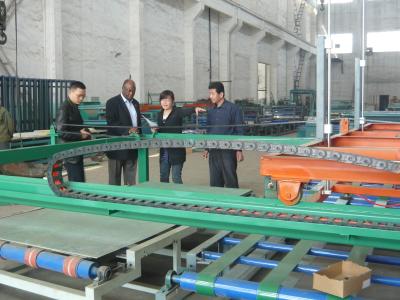 Chine Équipement de panneau de mur de sandwich à ENV, chaîne de production de panneau de ciment de fibre de la CE à vendre