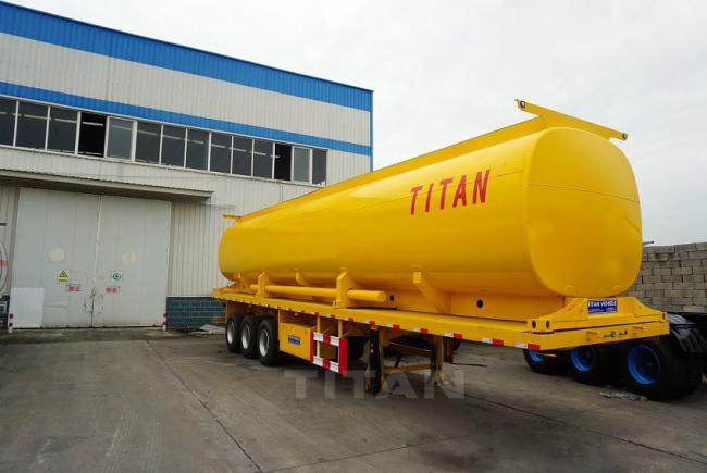 Titan's carbon steel diesel fuel tank semi trailer are of good quality and beautiful appearance, and are ideal for transporting liquid objects.