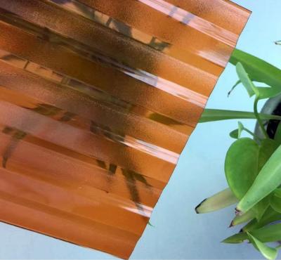 China Folha de policarbonato em relevo de 1,2 mm com proteção UV Folha de policarbonato corrugado para PC à venda