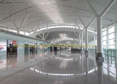 Chine Toit de hangar préfabriqué résistant de cadre en acier d'anti vent de rouille pour la salle d'attente à vendre