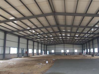 中国 標準的なDIN QHHKの金属の屋根の倉庫の鉄骨構造 販売のため