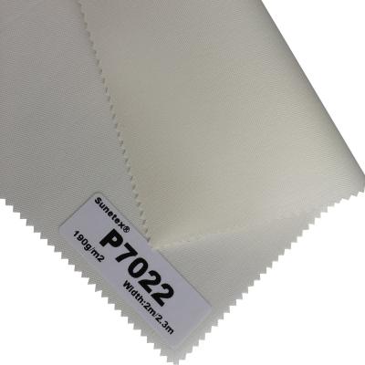 Chine les tissus d'abat-jour de rouleau du polyester 190g/M2 ont fini la largeur 200cm 230cm à vendre
