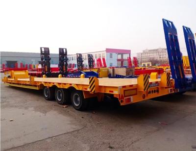 中国 Heavy Duty Thickened Beam 40 Foot Container Flatbed Semi Trailer Widened Plate 16.5 Meters Low Flatbed Trailer 販売のため