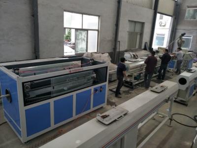 Chine Ligne en plastique chaîne de production fabrication d'extrusion de tuyau de PVC UPVC de la CE de drain d'approvisionnement en eau à vendre