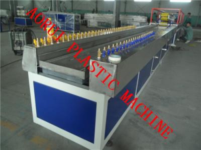 Chine Chaîne de production en plastique de profil de séparation de cabine de WPC, machine de profil de banc à vendre