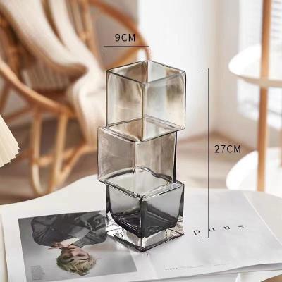 Китай Современная декоративная стеклянная ваза Элегантный цветочный дисплей Центр для любой обстановки продается
