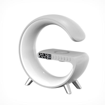 China Función Snooze Hablador Bluetooth inalámbrico Qi cargador ABS con lámpara de atmósfera en venta