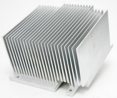 China 6063 6061 6005 perfiles de aluminio de la protuberancia del disipador de calor para el proceso de doblez de perforación que muele en venta