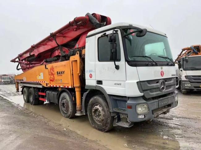 2013 54 Meter Concrete Machinery with Benz Chassis Used Concrete Pump