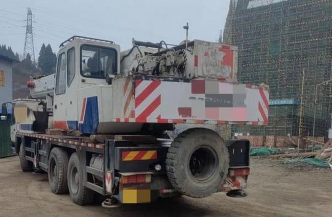 2013 Zoomlion Truck-Mounted Telescopic Crane 220ton on Sale