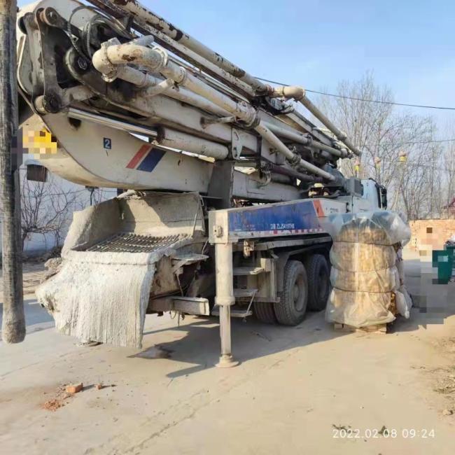 Zoomlion Truck-Mounted 49 Meter Concrete Pump Hwavy Equipment