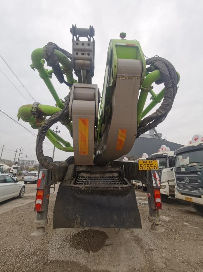 Used Concrete Boom Pump Zoomlion 63meter 56meter 6 Boom Sections Used Pump Truck Machine