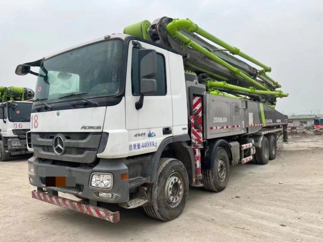 Construction Machine 56 Meter Concrete Pump Truck with 6 Boom Sections
