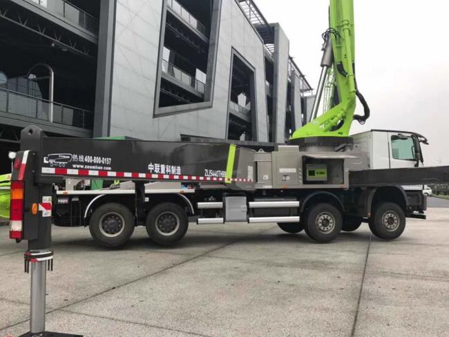 Zoomlion Concrete Mixer Machine 56 Meter Used Concrete Pump Truck