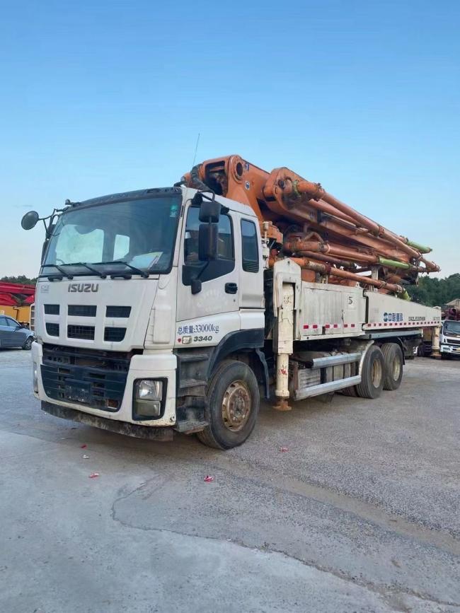 Zoomlion 47m Batching Plate Track Mounted Pump Second Pump Truck