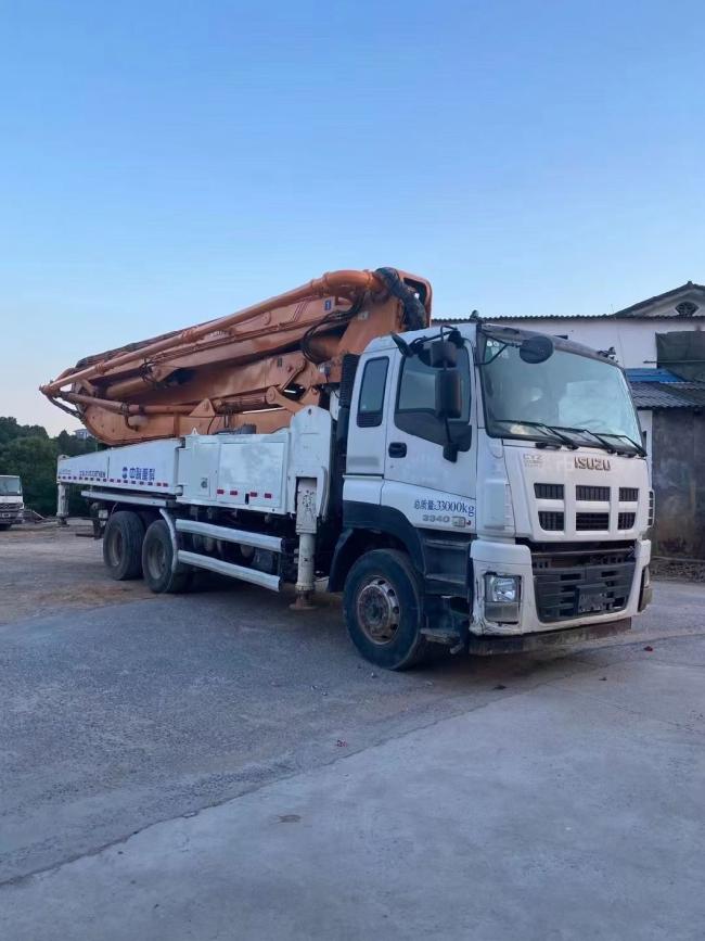Zoomlion 47m Batching Plate Track Mounted Pump Second Pump Truck