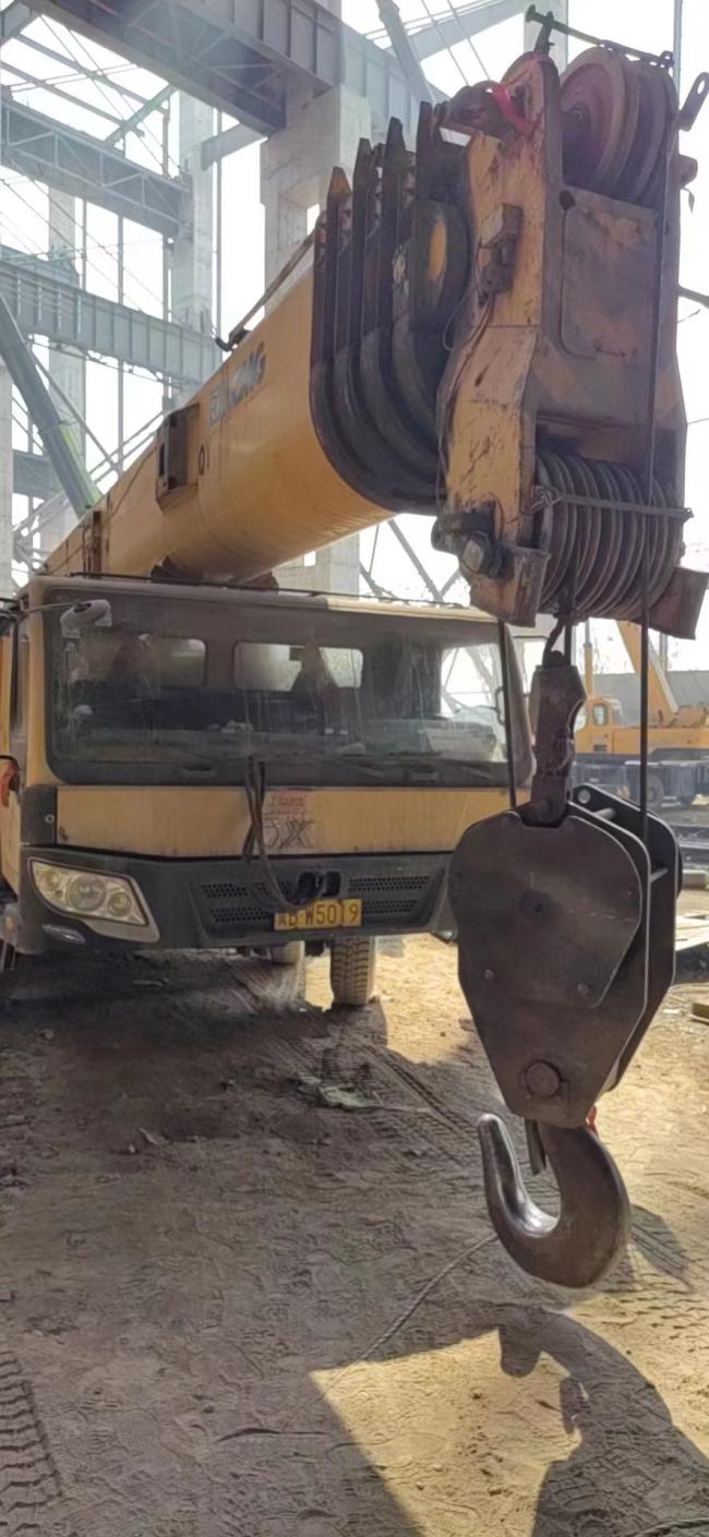 China Zoomlion Xugong 25t 30t 50t 55t 60t 70t 80t 90t 100t Hydraulic Mobile Truck Crane 100 Ton Crane for Sale Used Truck Crane
